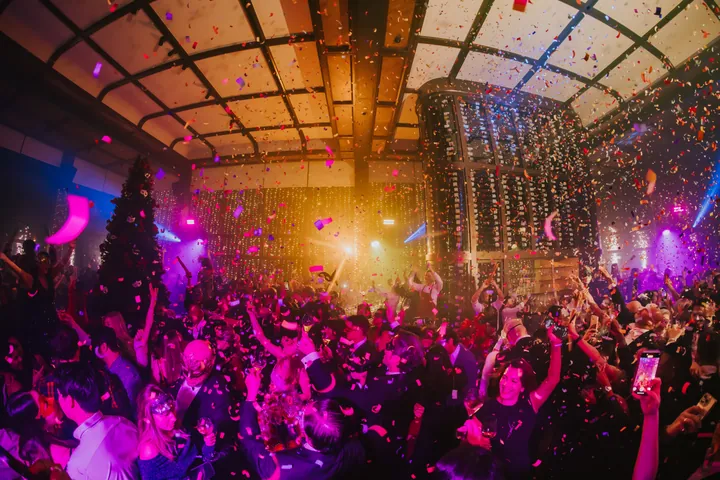 New Year's Eve 2024 · Masquerade: Confetti and pink beams across the full room