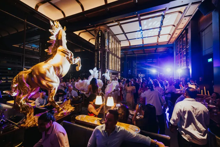 Summer Party 2026: The gold horse under blue lighting as the evening turns