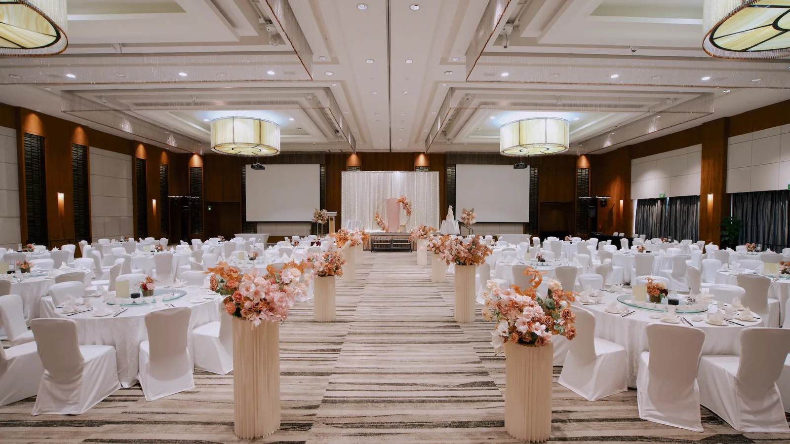 The pillarless Grand Ballroom at Amara Sanctuary Resort Sentosa, set for a wedding