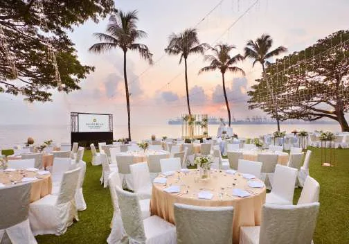 Round-table dinner on Rasa Lawn by the sea